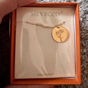 NWT Daisy Necklace